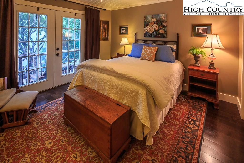Image number 6 for the current listing