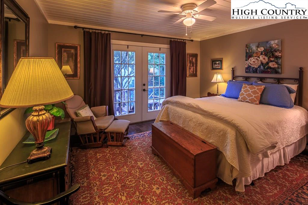 Image number 7 for the current listing