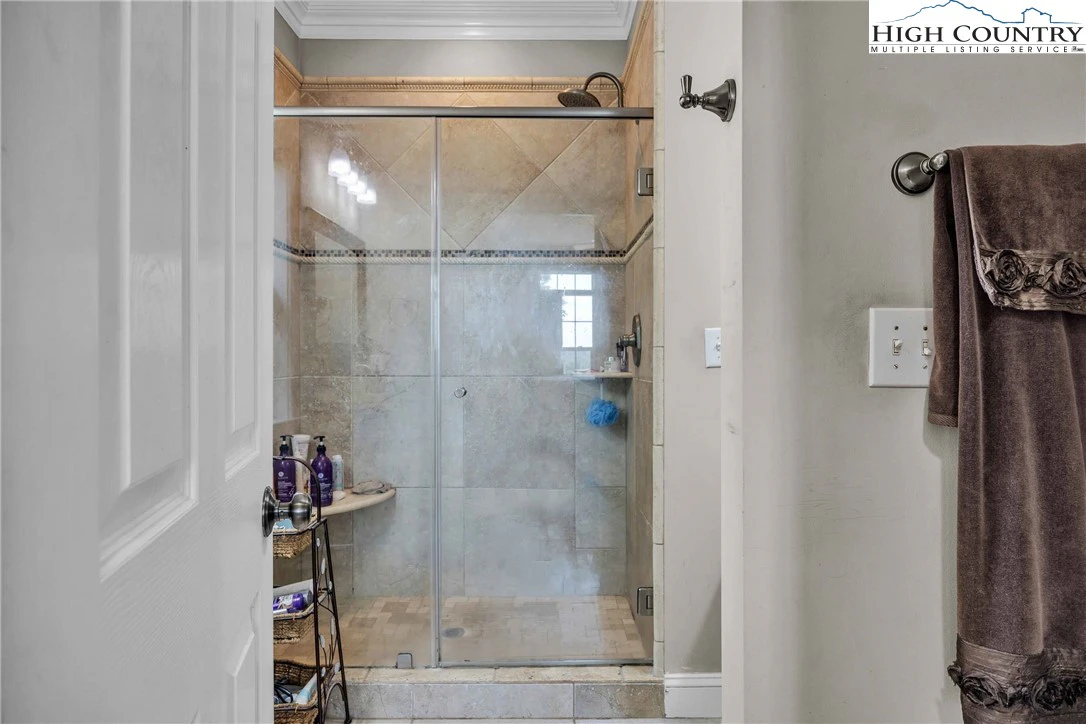 Image number 3 for the current listing