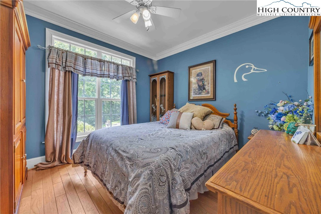 Image number 6 for the current listing