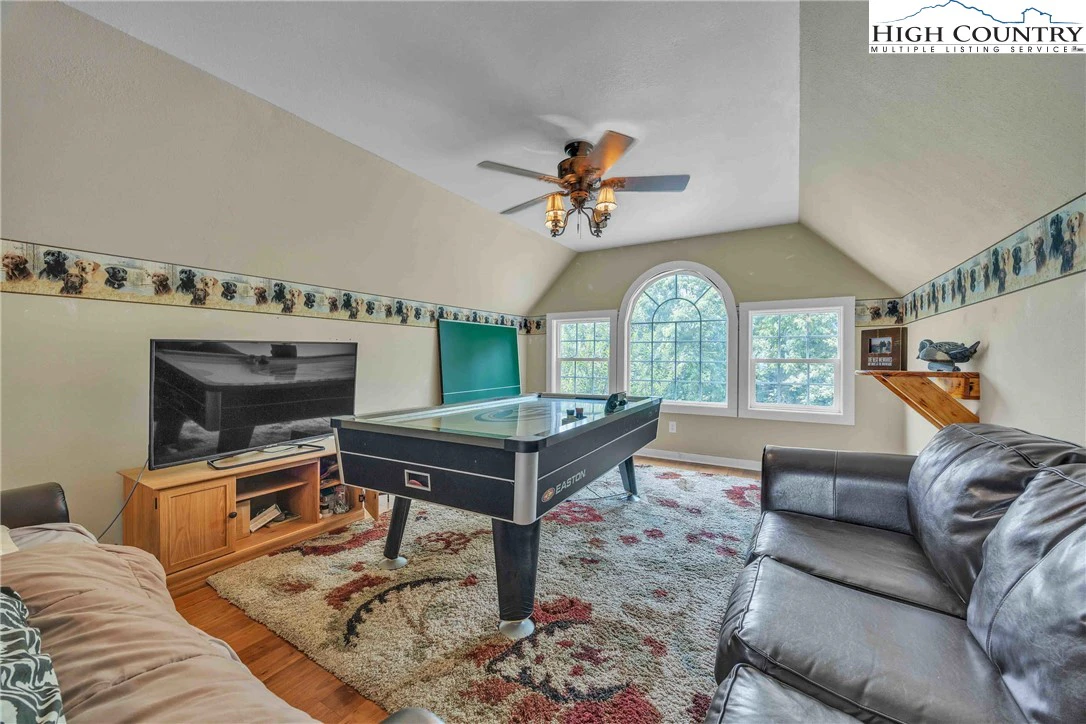 Image number 8 for the current listing