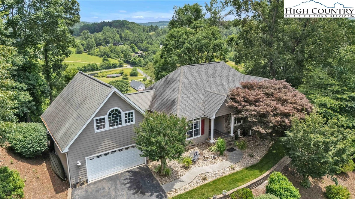 Image number 19 for the current listing