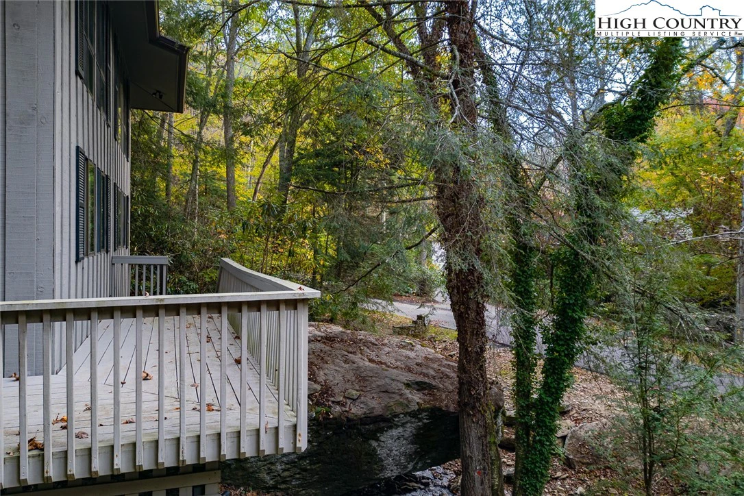 Image number 15 for the current listing