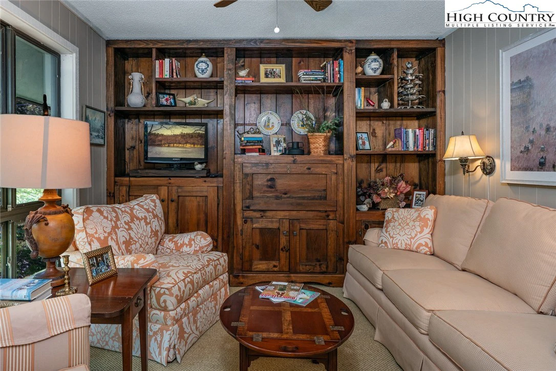 Image number 20 for the current listing