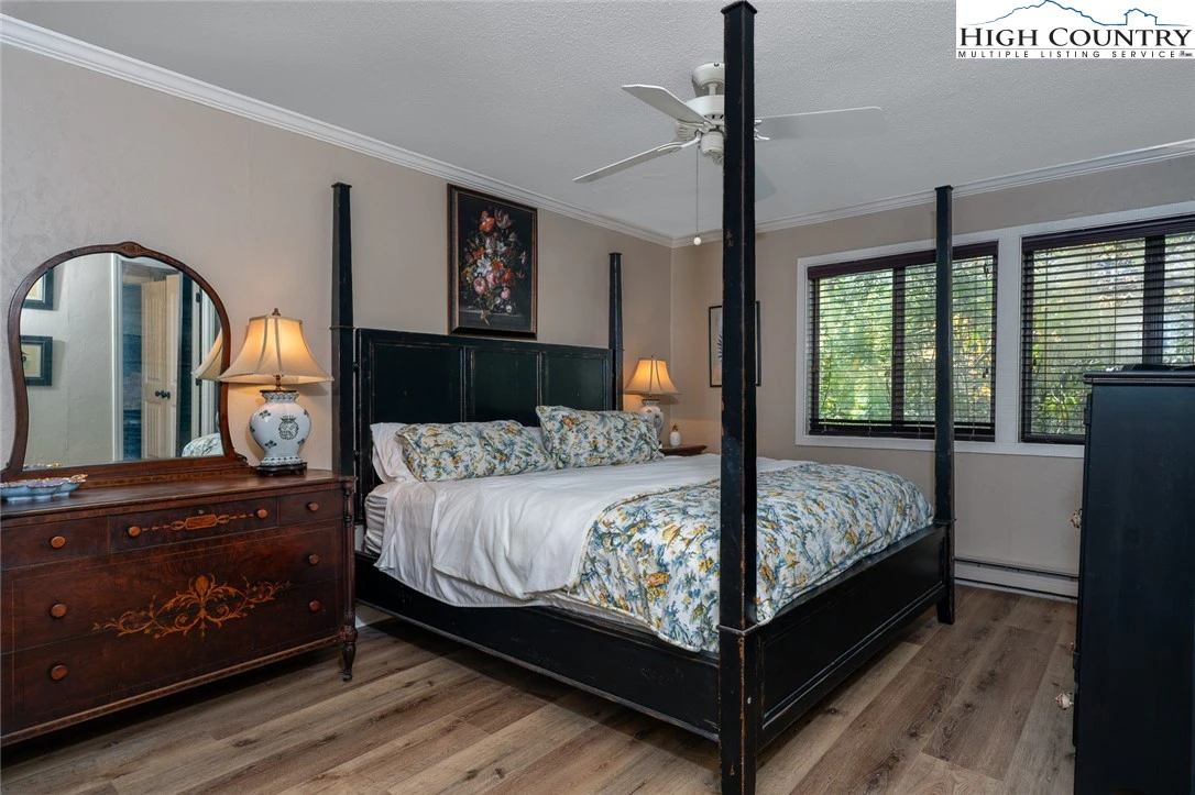 Image number 10 for the current listing