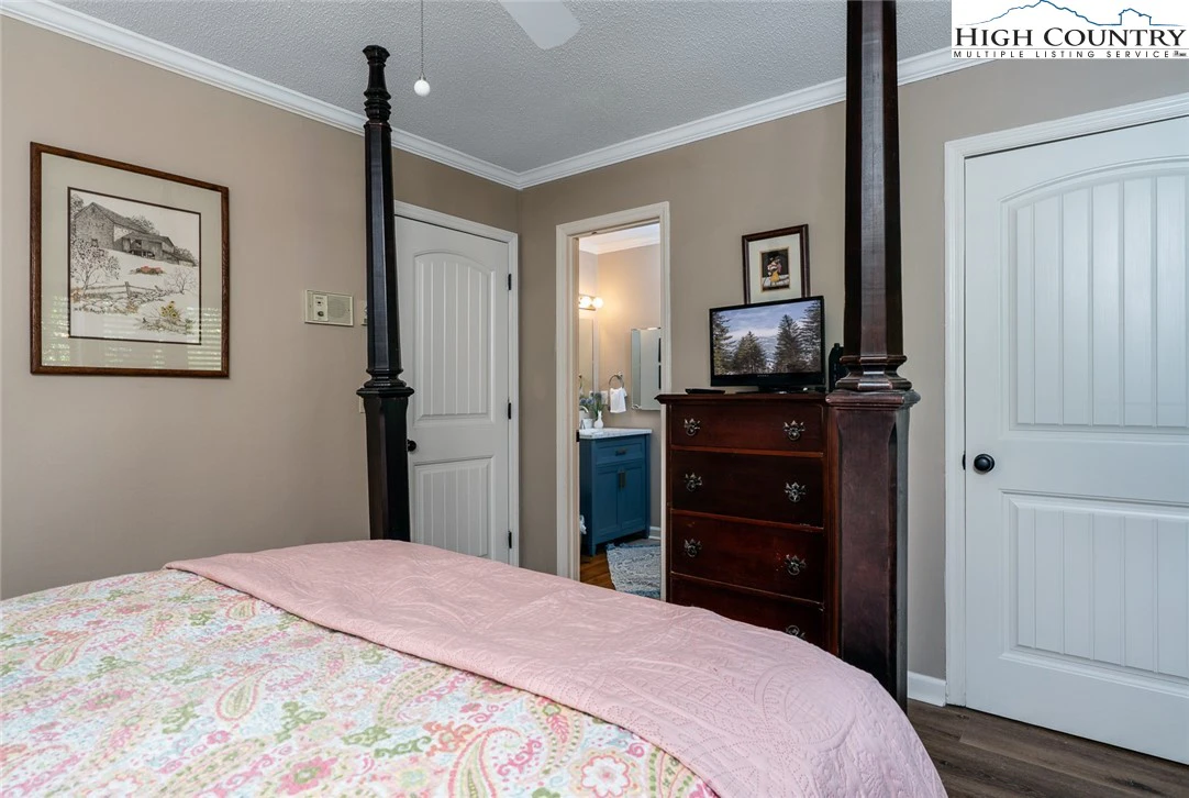 Image number 6 for the current listing