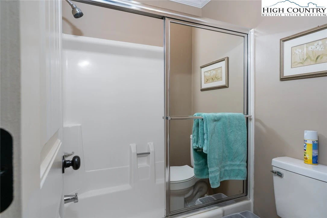 Image number 2 for the current listing