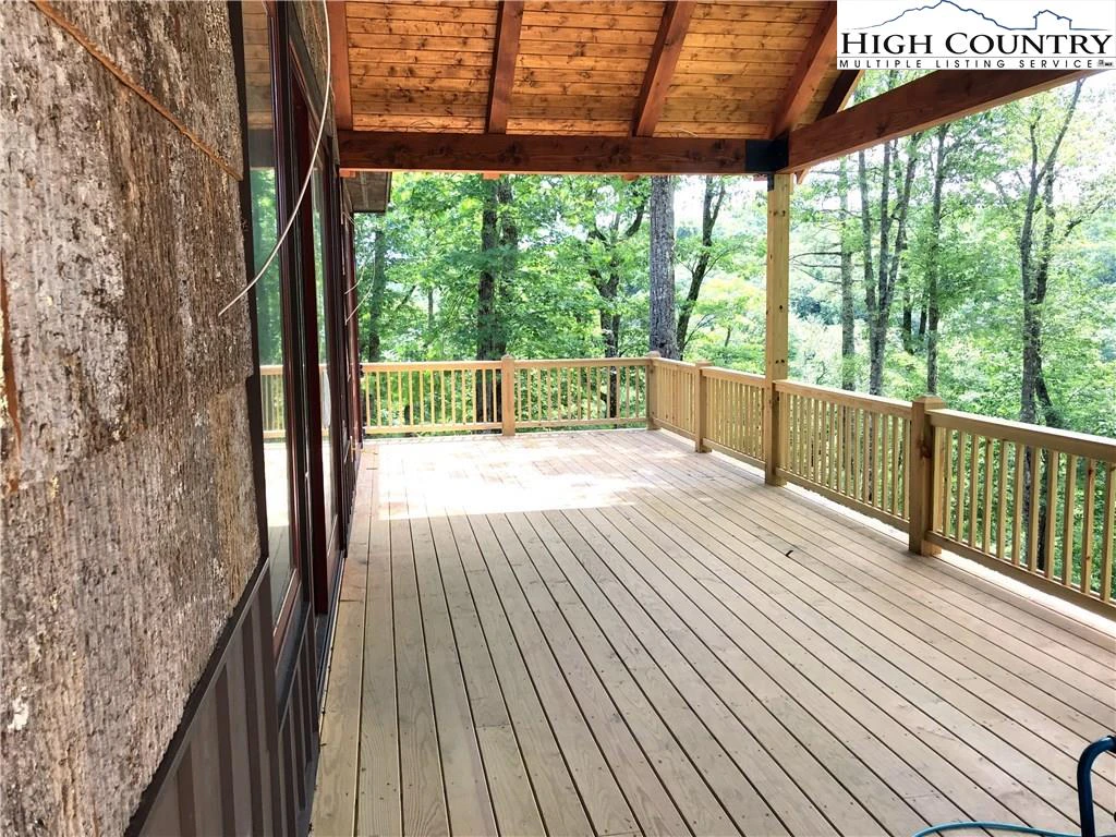 Image number 1 for the current listing
