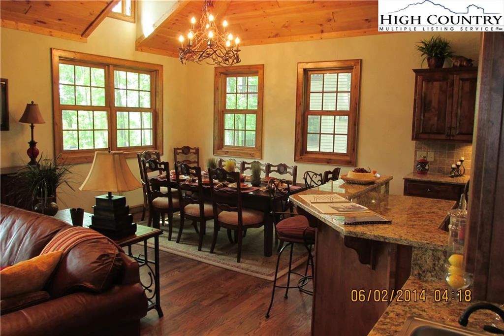 Image number 7 for the current listing