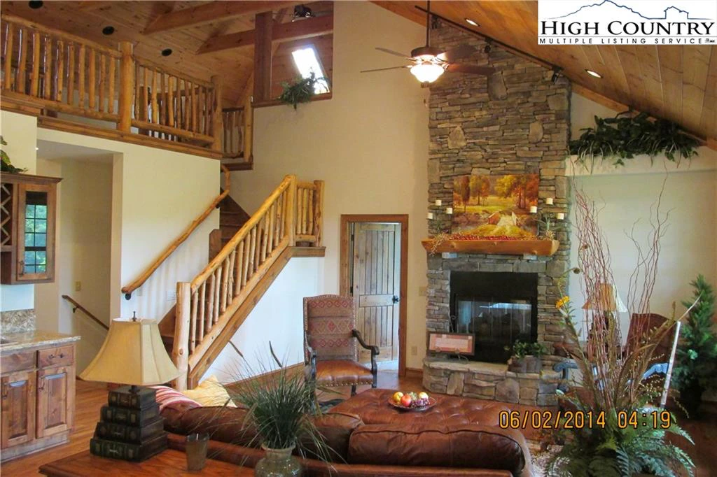 Image number 6 for the current listing