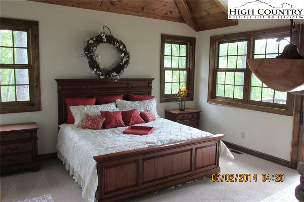 Image number 5 for the current listing