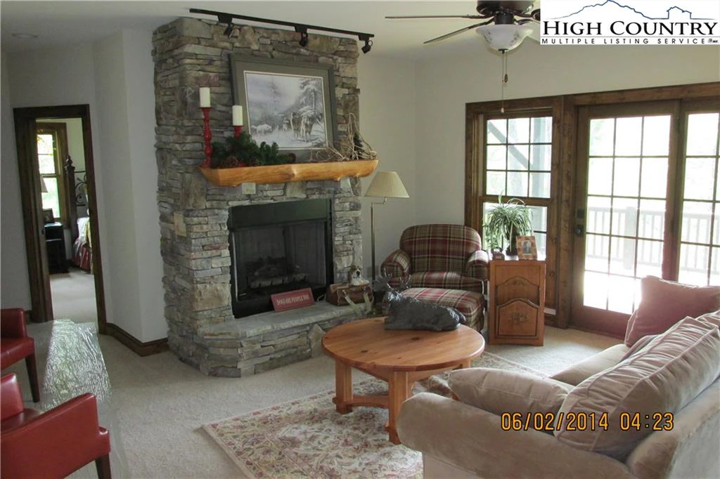 Image number 3 for the current listing