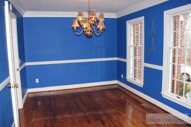 Image number 2 for the current listing