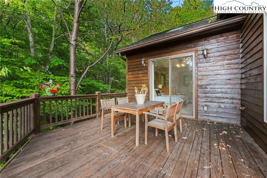Image number 19 for the current listing