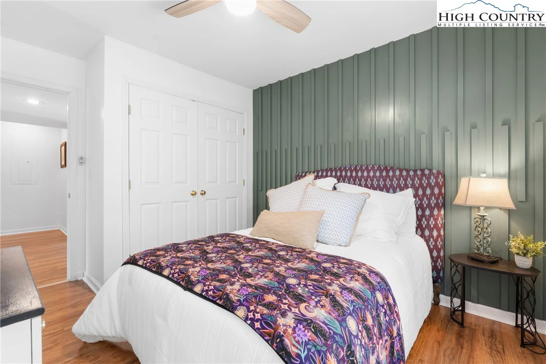 Image number 12 for the current listing