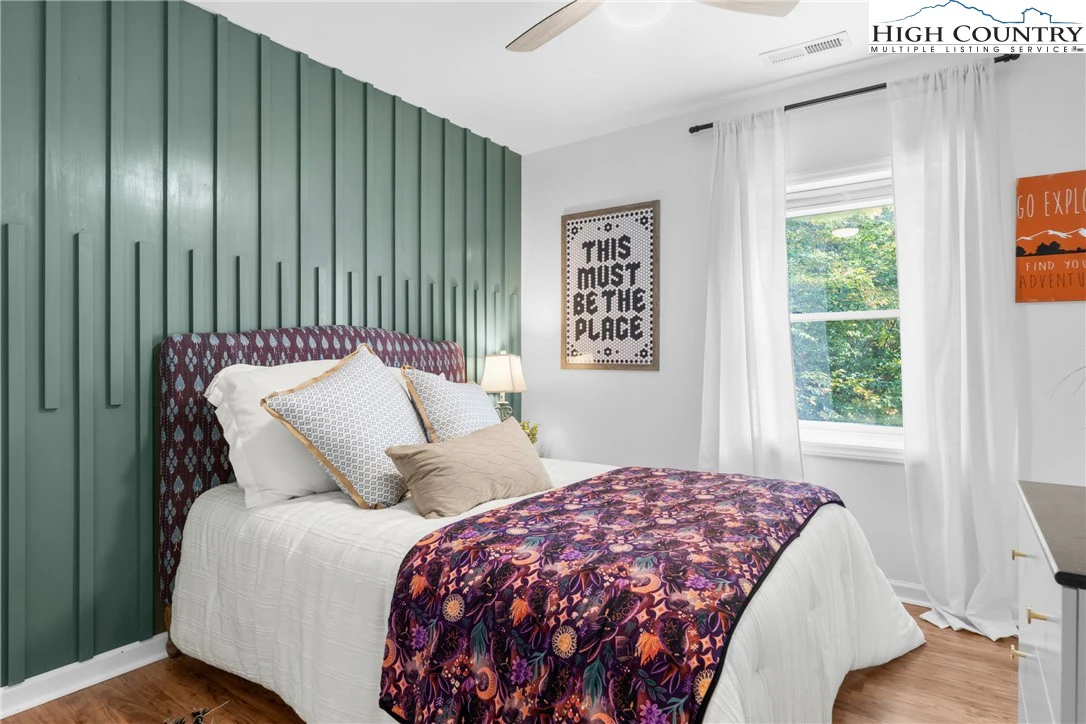 Image number 2 for the current listing