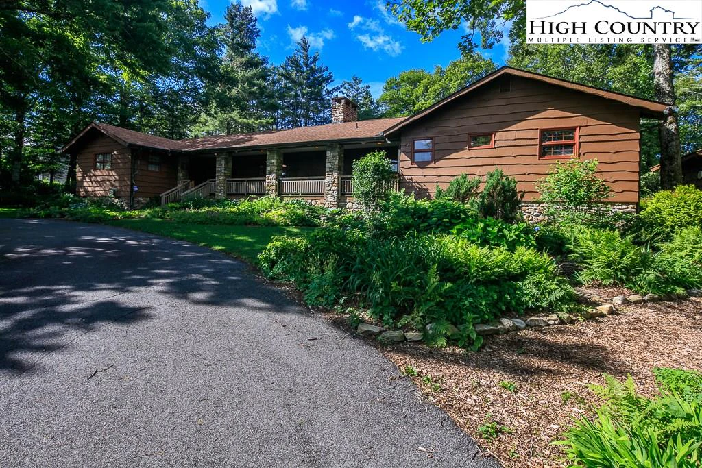 Image number 1 for the current listing