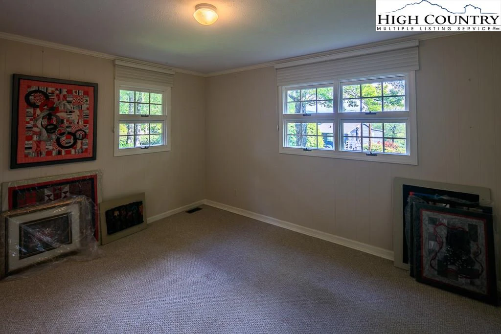 Image number 18 for the current listing