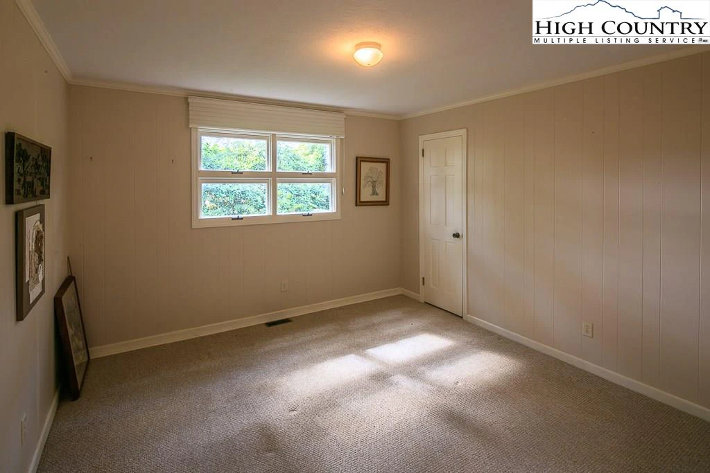 Image number 16 for the current listing