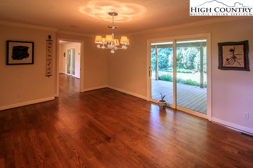 Image number 10 for the current listing