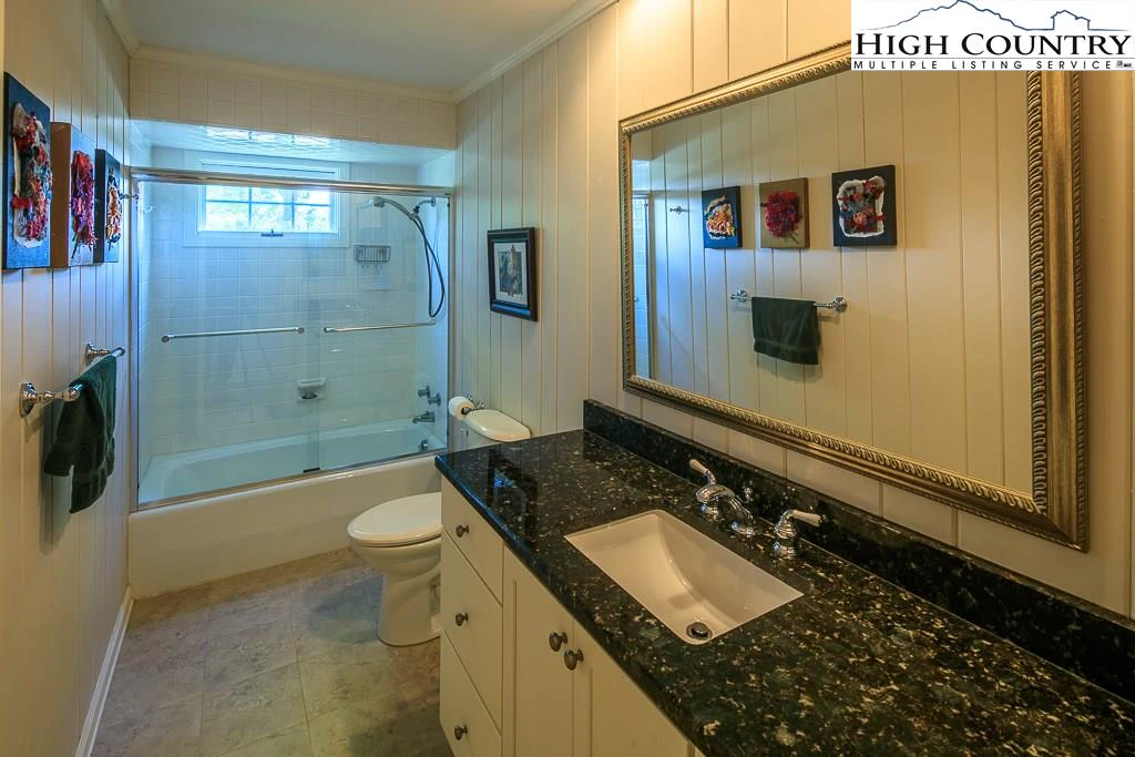 Image number 9 for the current listing