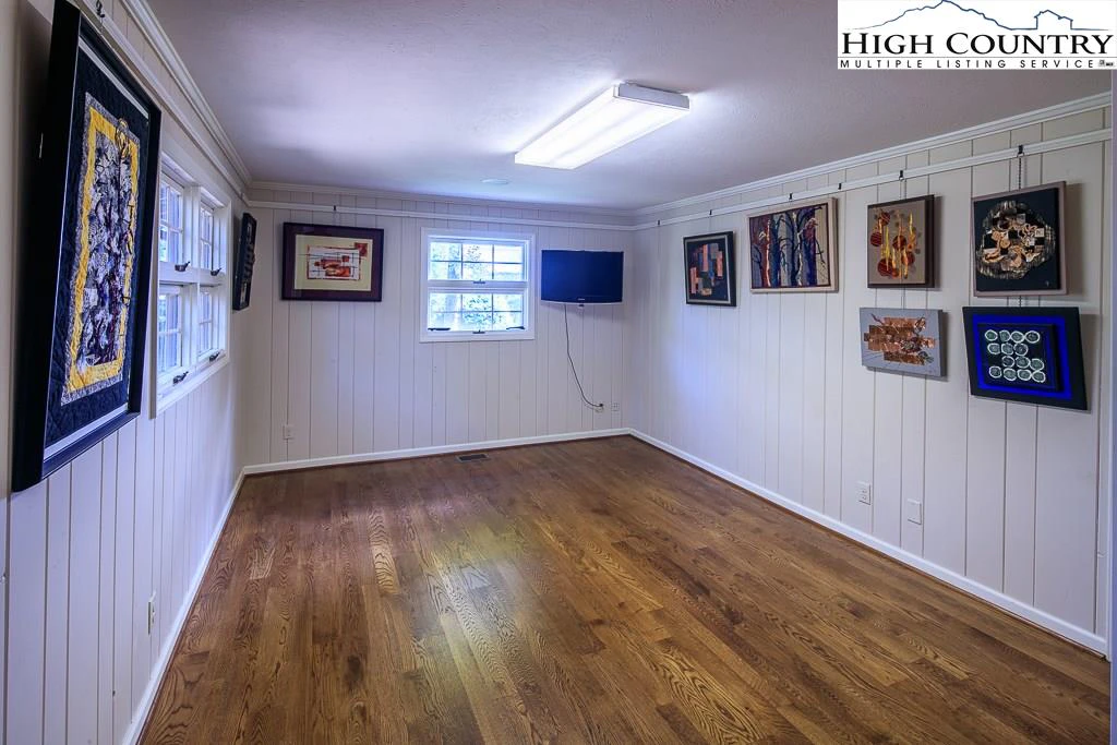Image number 8 for the current listing