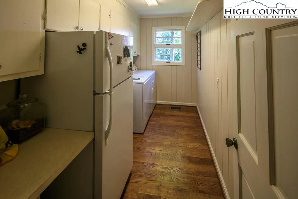 Image number 5 for the current listing