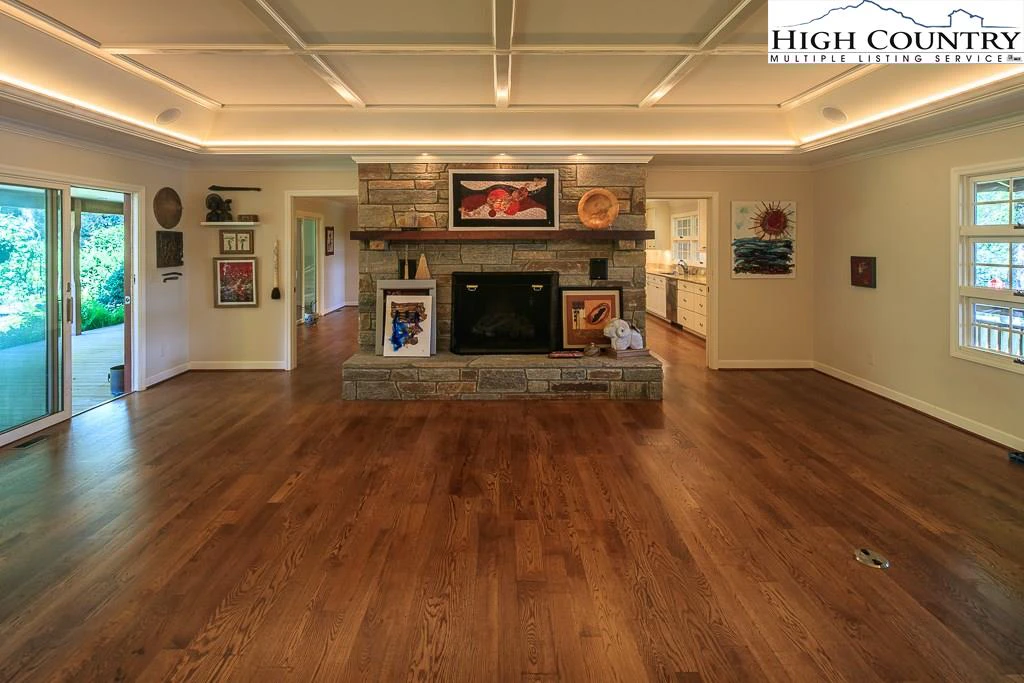 Image number 21 for the current listing