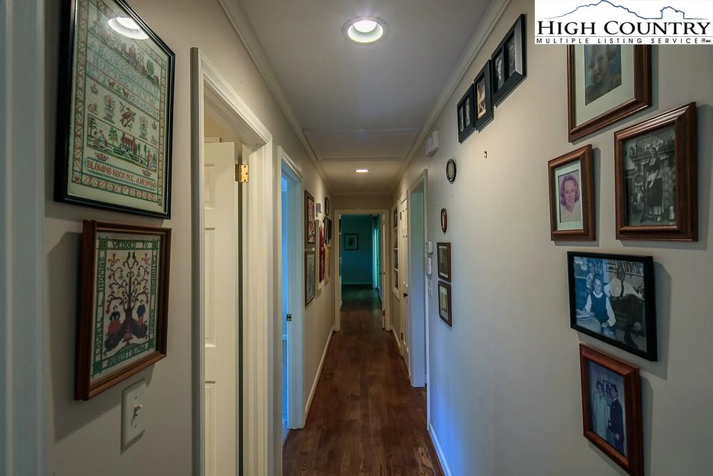 Image number 20 for the current listing