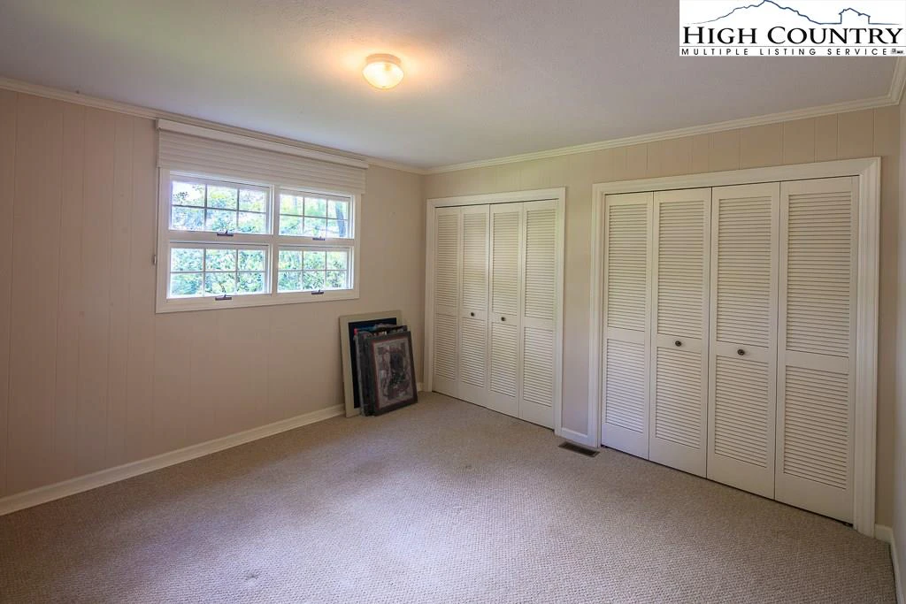 Image number 19 for the current listing
