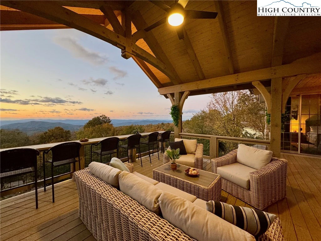 Image number 1 for the current listing