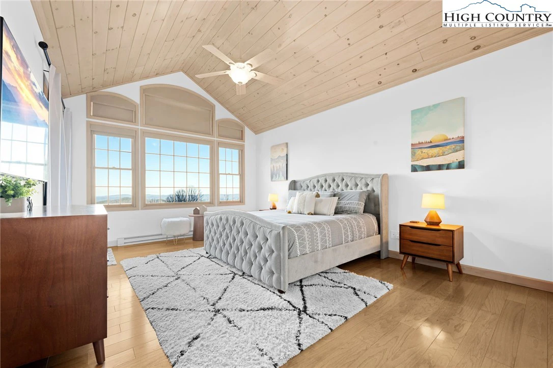 Image number 11 for the current listing