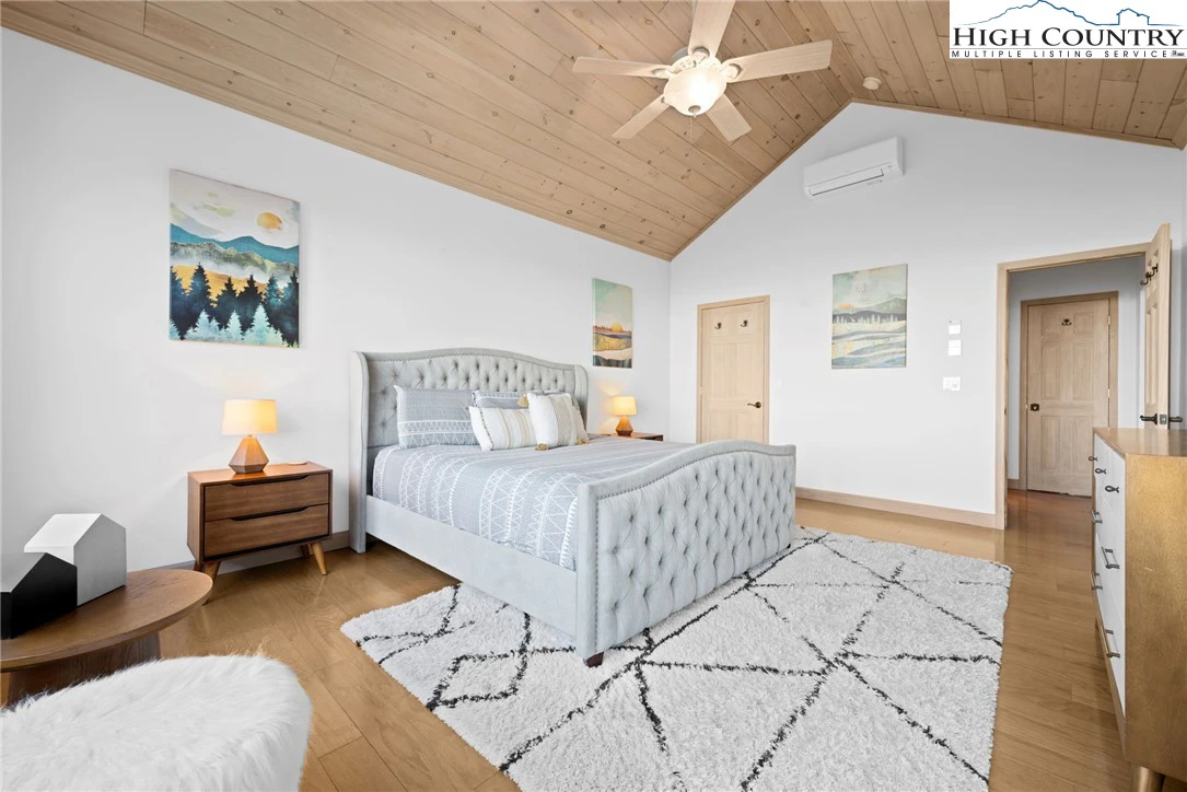 Image number 3 for the current listing