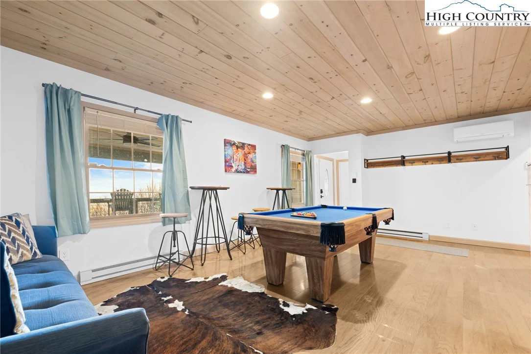 Image number 7 for the current listing