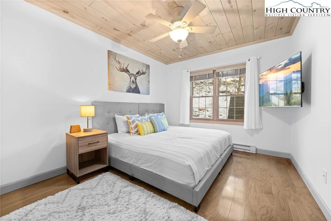 Image number 8 for the current listing