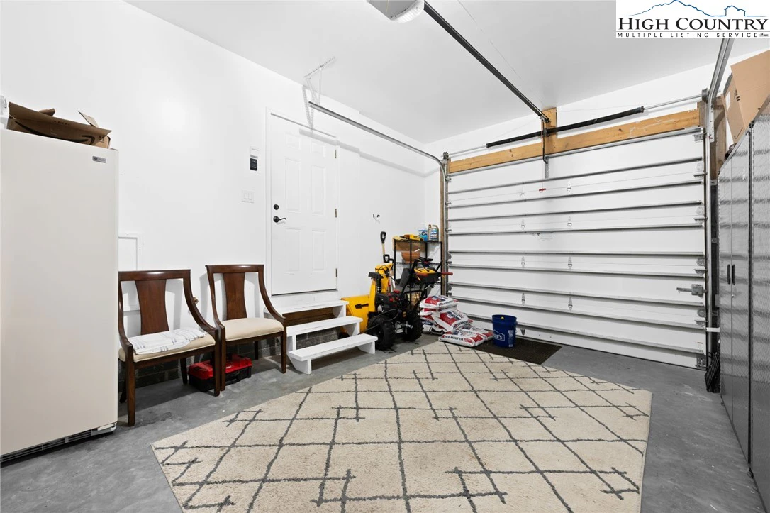 Image number 17 for the current listing