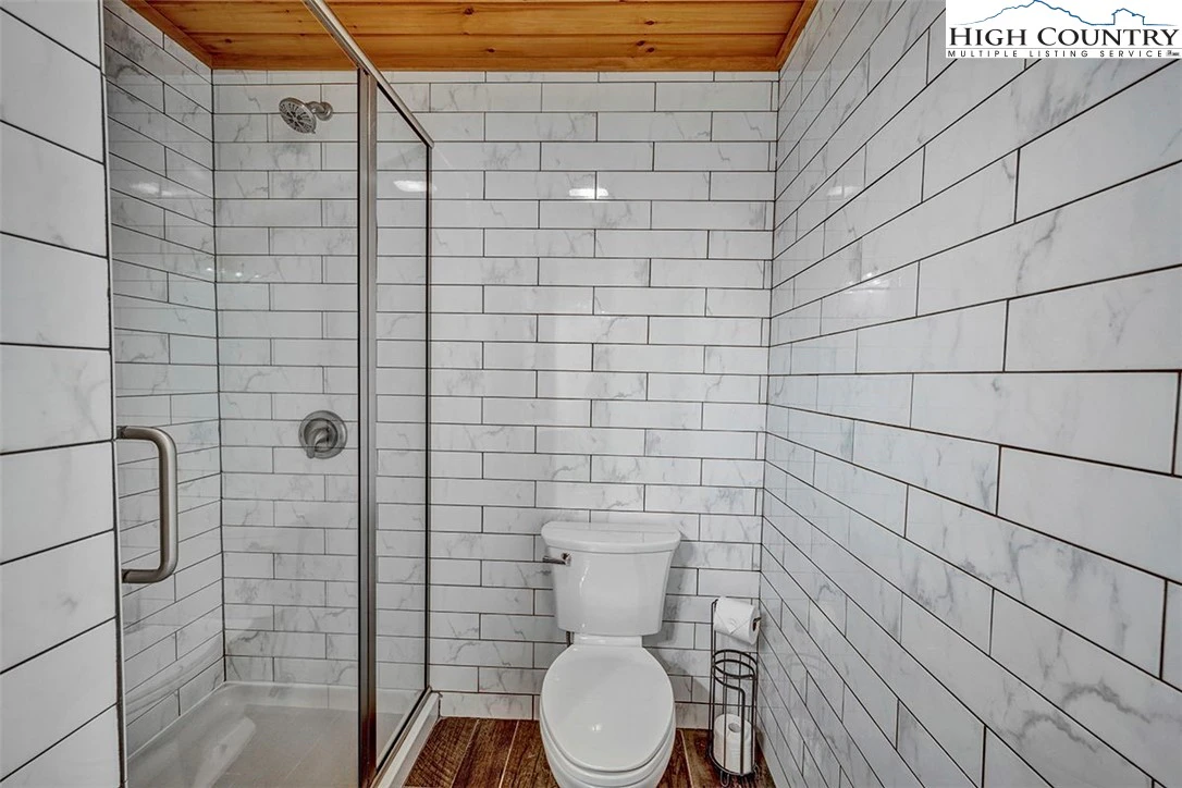 Image number 6 for the current listing