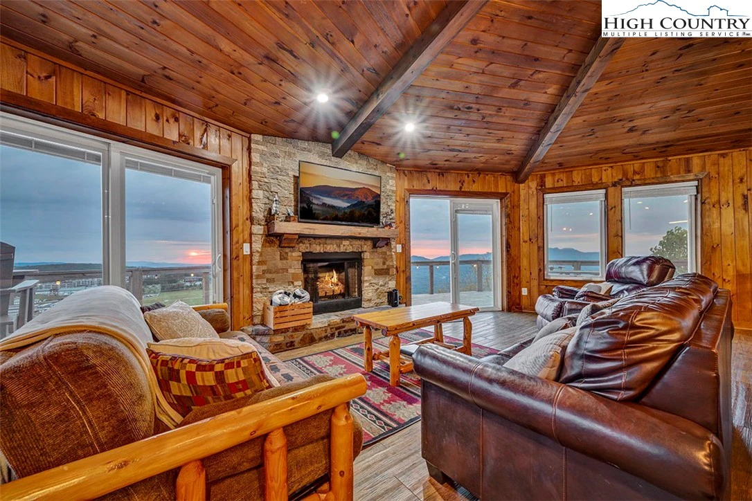 Image number 28 for the current listing