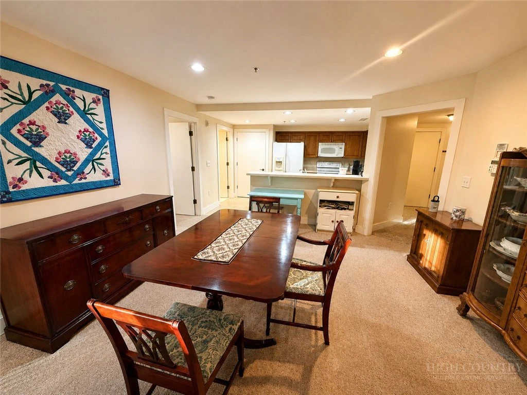 Image number 3 for the current listing
