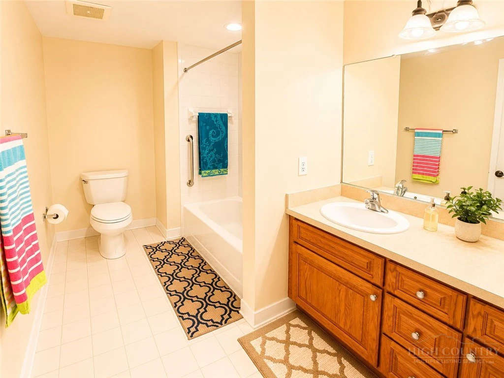 Image number 7 for the current listing