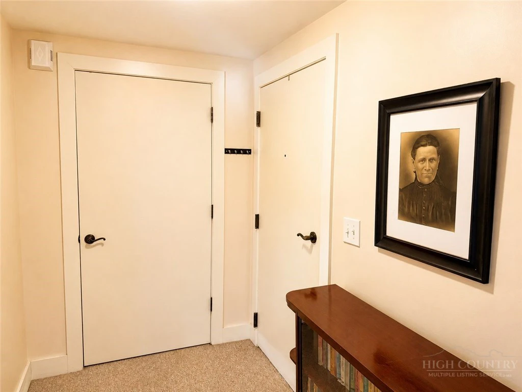 Image number 5 for the current listing