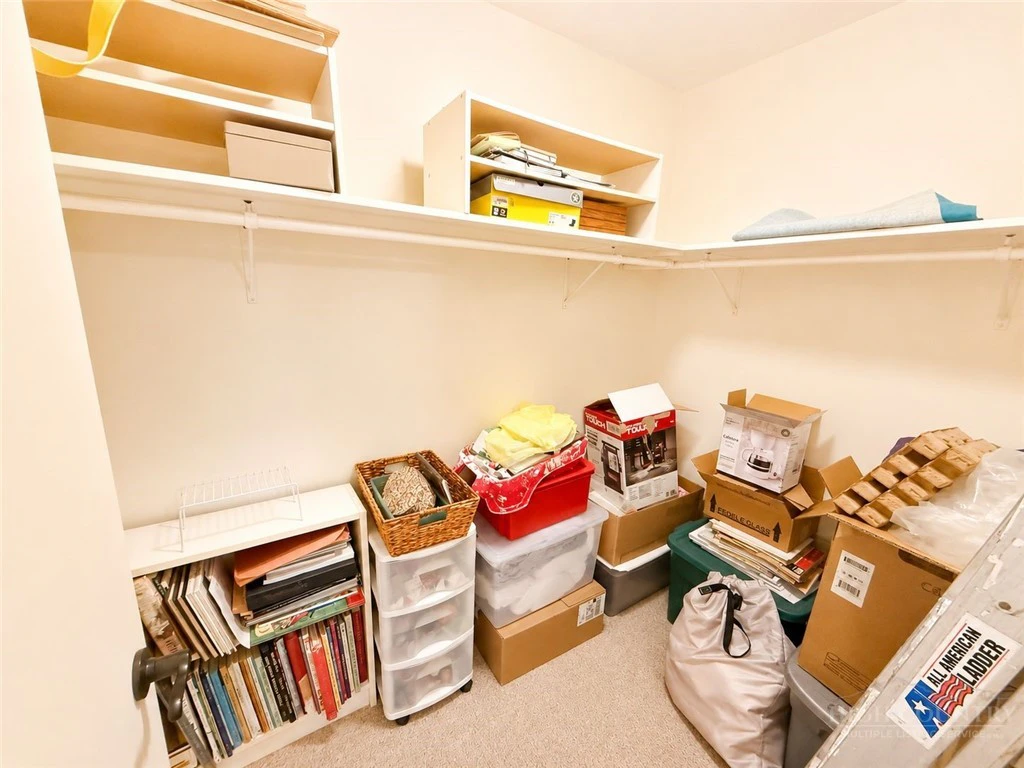 Image number 8 for the current listing