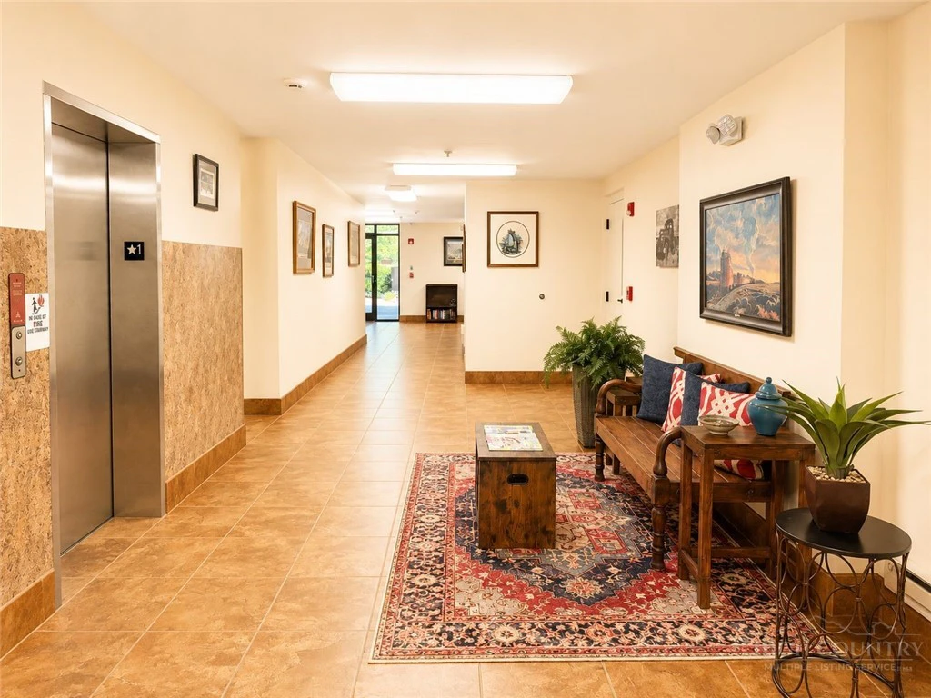 Image number 11 for the current listing