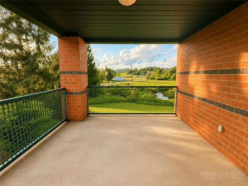 Image number 13 for the current listing