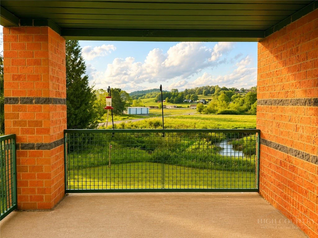 Image number 14 for the current listing