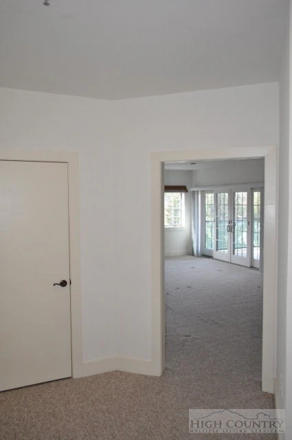 Image number 14 for the current listing