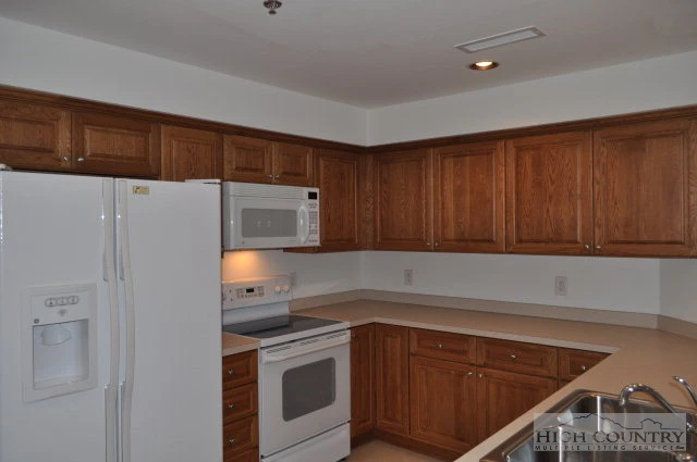 Image number 2 for the current listing