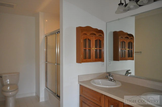 Image number 11 for the current listing