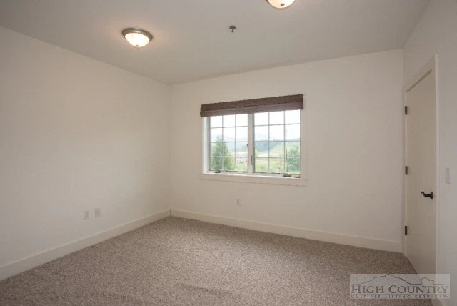 Image number 8 for the current listing