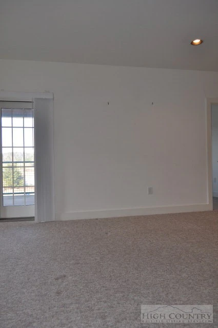 Image number 17 for the current listing